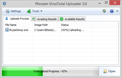 Запущенный VirusTotal Uploader - отправка файлов в базу данных VirusTotal