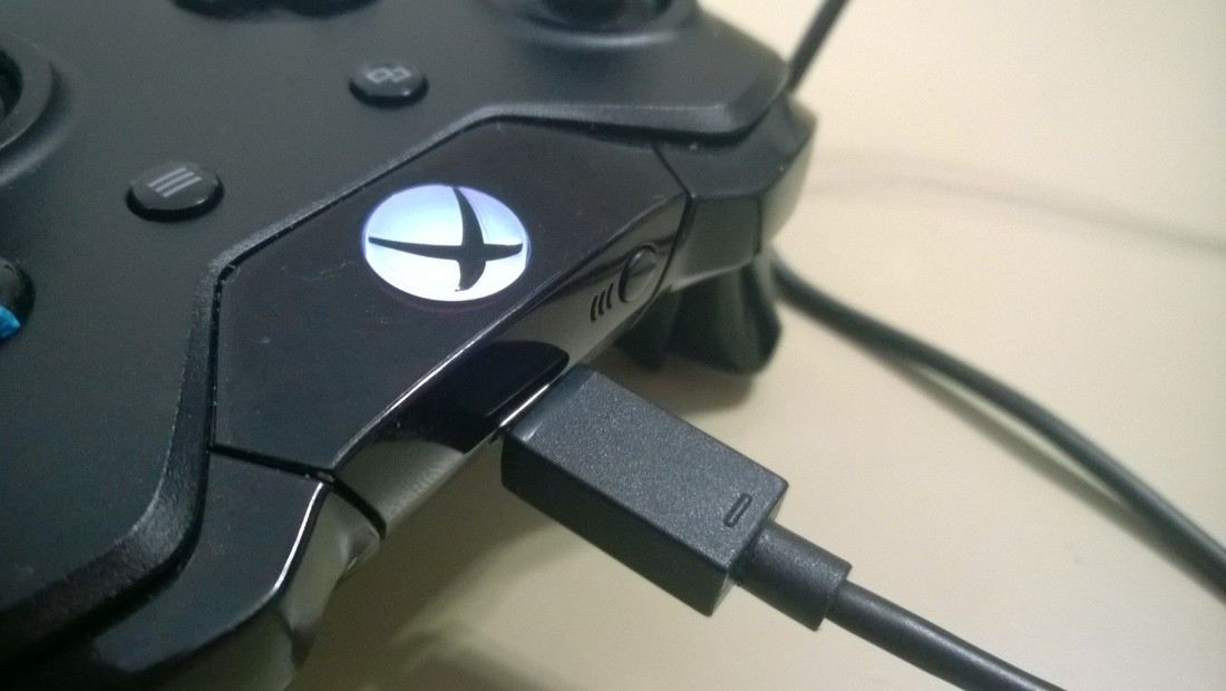 Подключение от Xbox One с помощью USB-кабеля