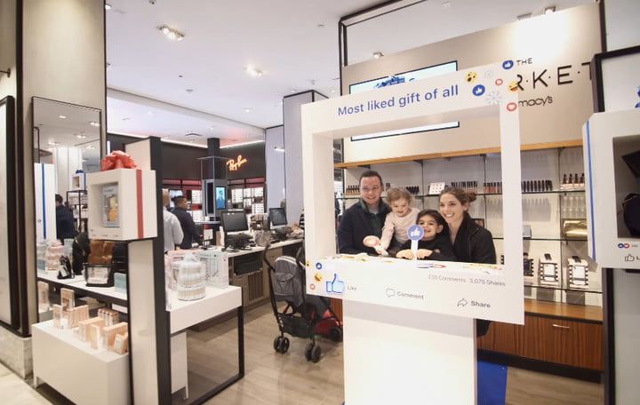 Facebook открывает всплывающие магазины в Macys, чтобы продемонстрировать интернет-магазин брендов