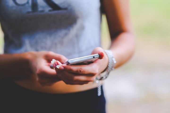 как отправить деньги на фейсбук смартфон друзья интернет подключение
