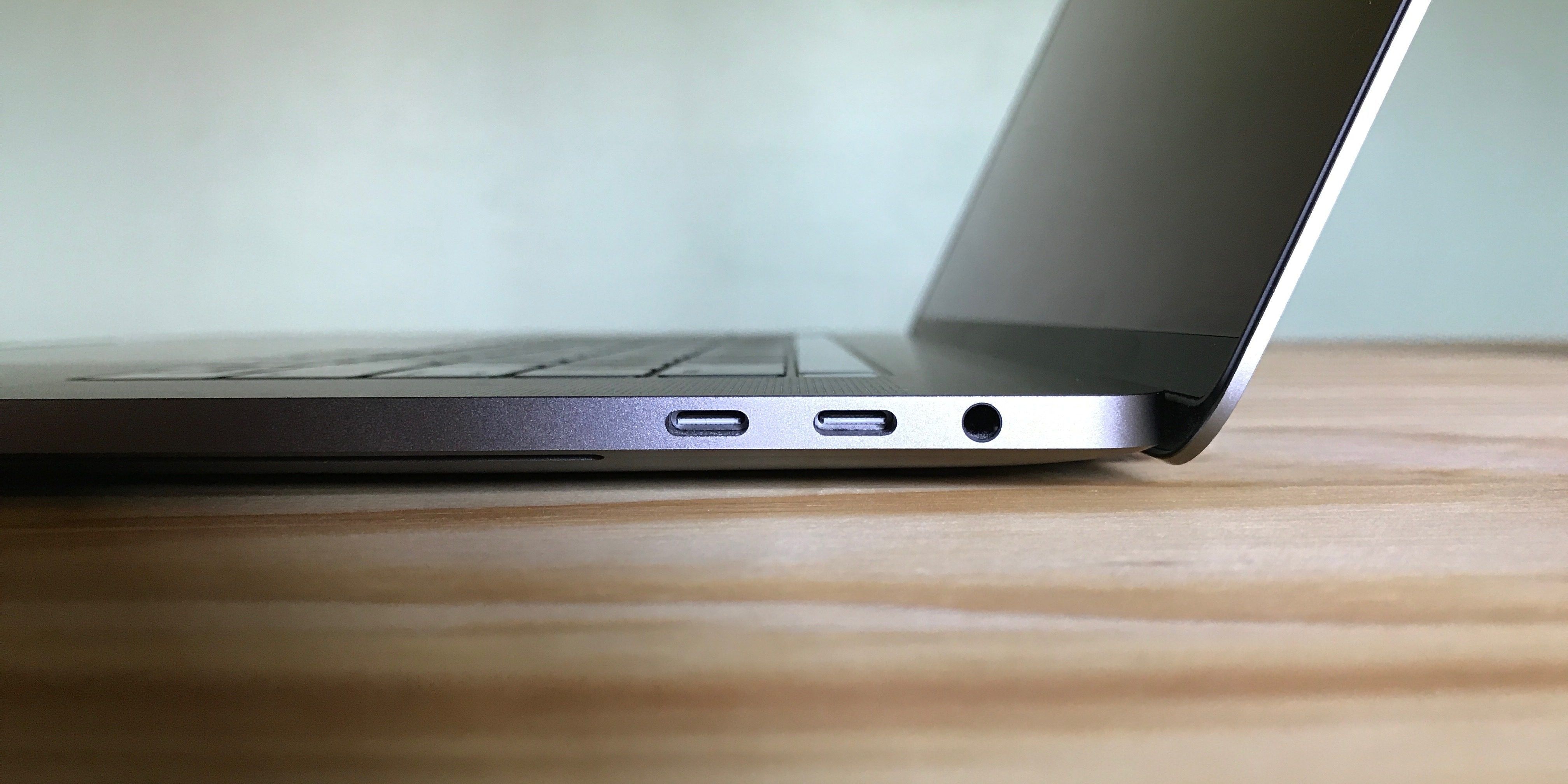 Изображение, показывающее порты на MacBook Pro 2016 года